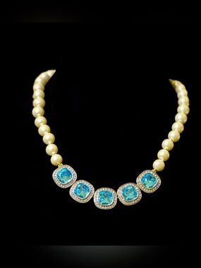 #75 Elegant Heidi Daus Necklace